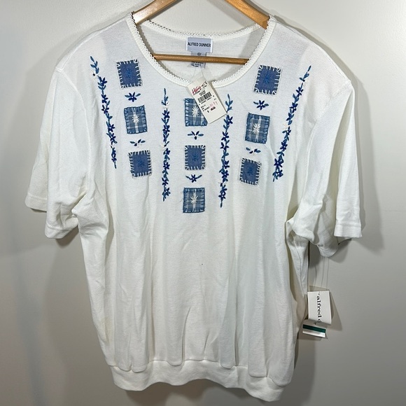 {Alfred Dunner} NWT White Knit Tee with Embroidered front Blue Florals 2X - Picture 1 of 10